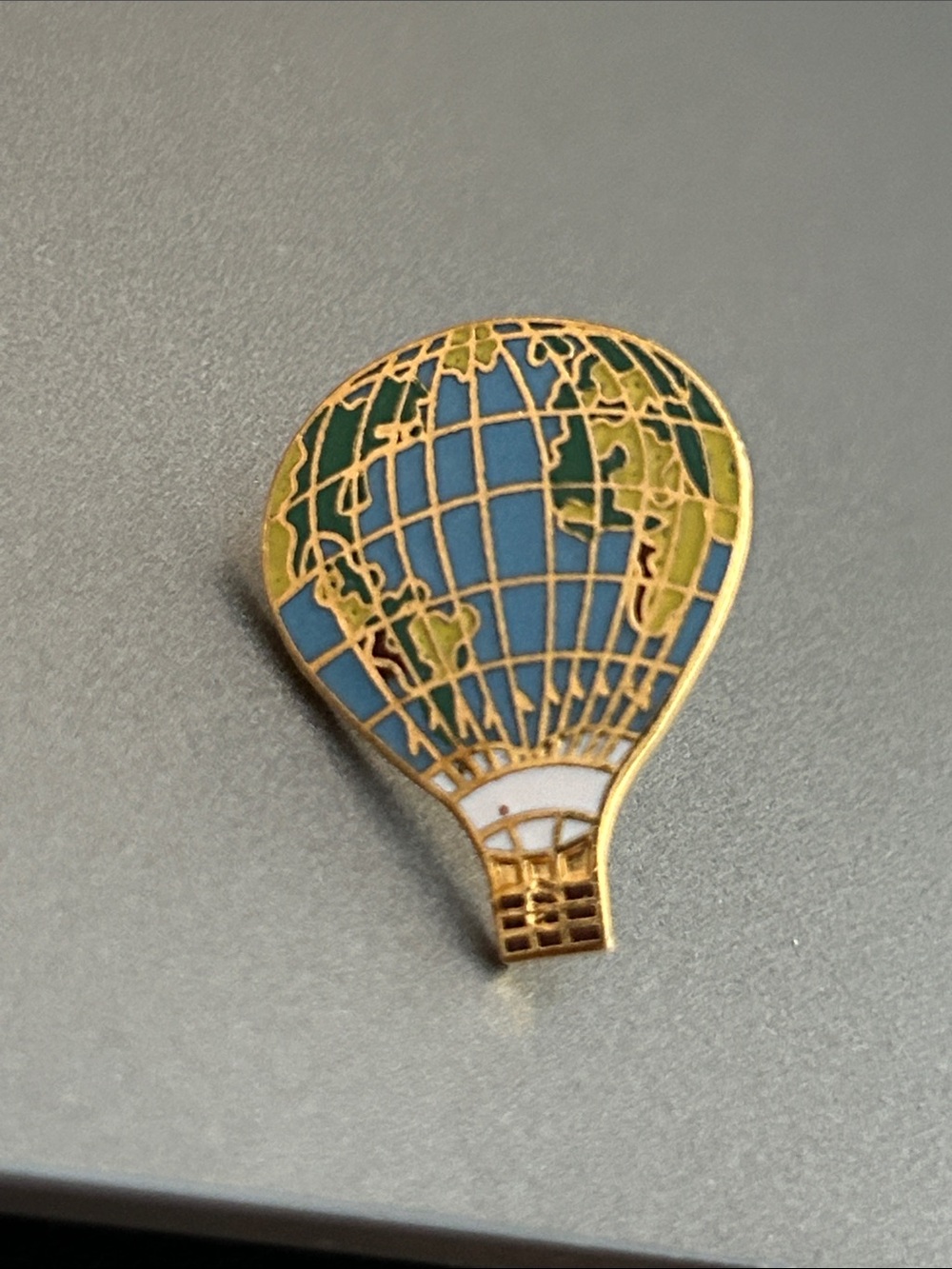 Vintage Hot Air Balloon Pin World Map Globe Enamel Gold Tone Lapel Brooch Travel